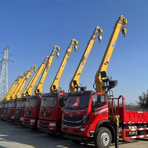 رافعة مثبتة على شاحنة