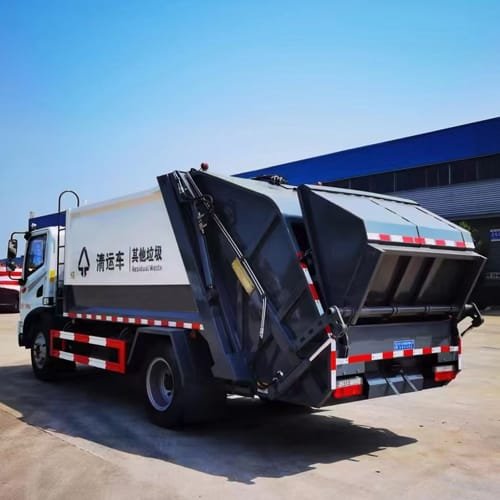 شاحنة جمع القمامة