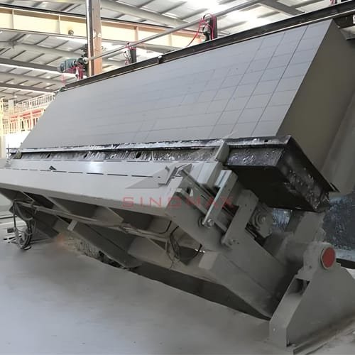 طاولة قابلة للإمالة